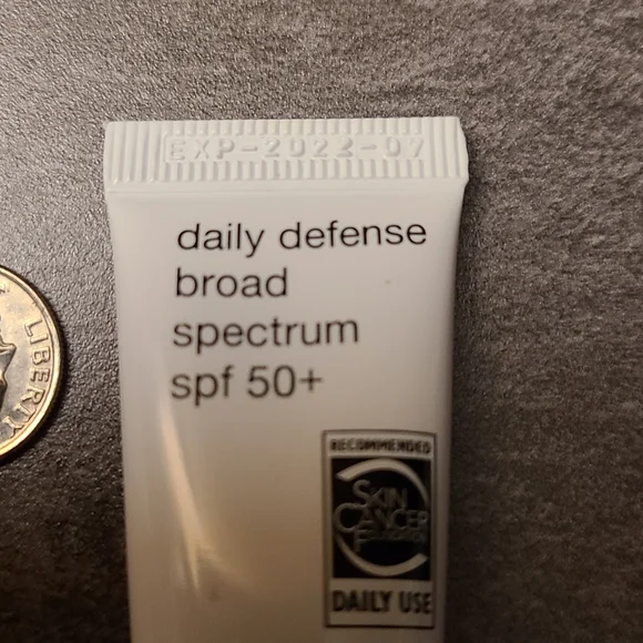 PCA Skin Daily Defense Broad Spectrum SPF 50+ AntiAging Sunscreen Cream - Picture 2 of 4